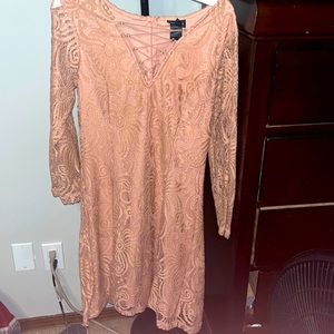 A formal dress, never been worn or has no damages to it. Just wasn’t my style.